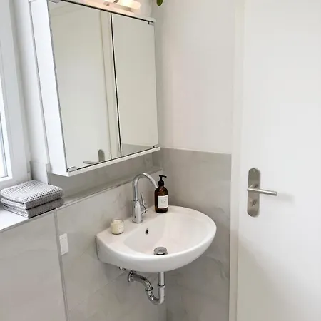 Apartment Moderne 2-zimmer Im Herzen Duesseldorfs Dusseldorf