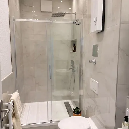 Moderne 2-zimmer Im Herzen Duesseldorfs Dusseldorf